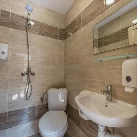 Стаи За Гости Аякс Guest Rooms Ajax Kır Evi *