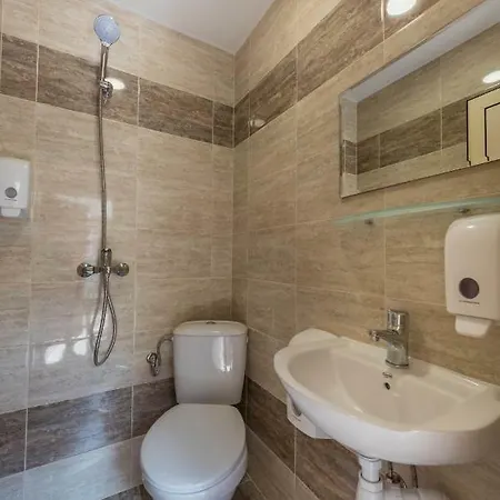 Стаи За Гости Аякс Guest Rooms Ajax Kır Evi *