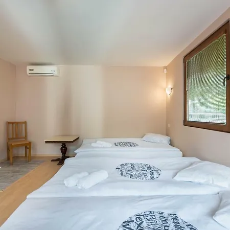 Стаи За Гости Аякс Guest Rooms Ajax 크레네보
